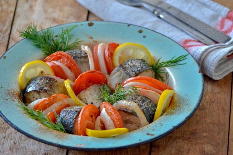 Oven-Baked Mackerel with Tomatoes and Onions