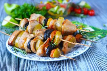 Oven-Baked Turkey Kebab with Dried Fruits