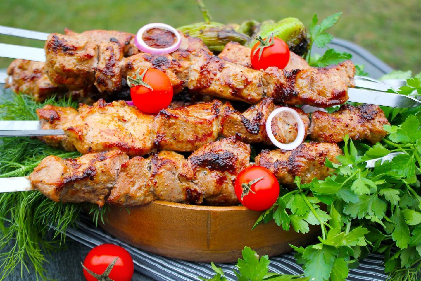 Mayonnaise-Marinated Pork Shish Kebab