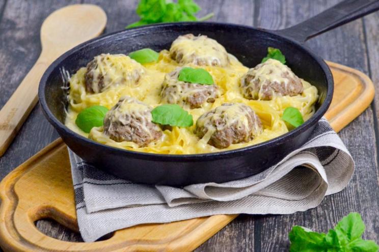 One-Pan Pasta Nests with Meat and Cheese