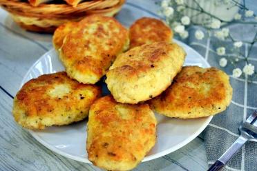 Pan-Fried Chicken Cutlets for a Tasty Family Meal