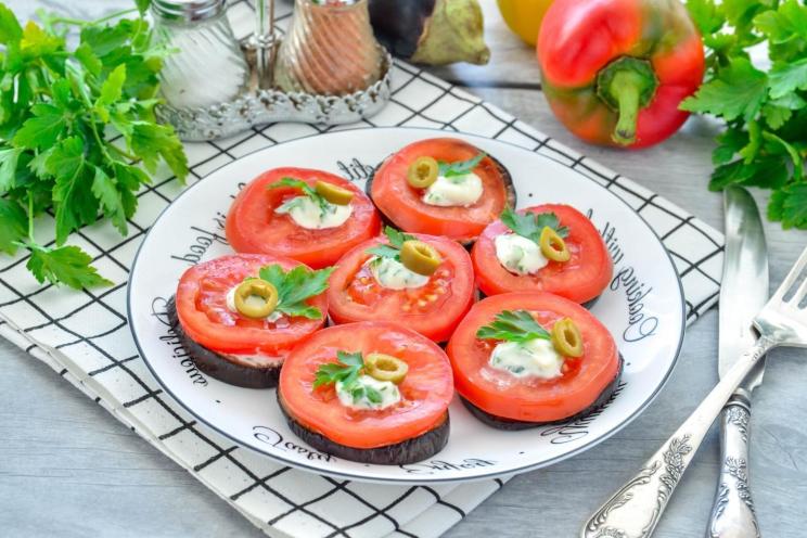 Spicy Eggplant and Tomato Appetizer with Herbs and Mayo Spicy Eggplant and Tomato Appetizer with Herbs and Mayo