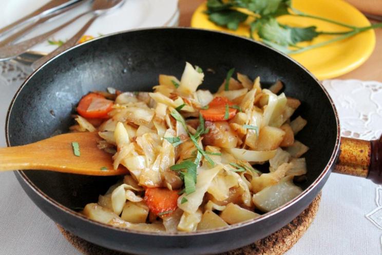 Quick & Easy Pan-Fried Cabbage with Potatoes and Veggies