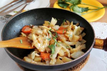 Quick & Easy Pan-Fried Cabbage with Potatoes and Veggies