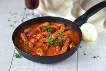 Easy Homemade Tomato Meat Sauce