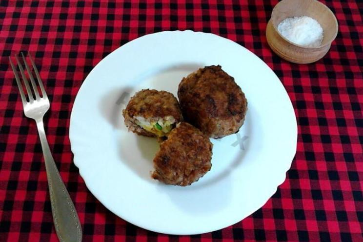 Stuffed Meat Cutlets with Green Onions and Eggs Stuffed Meat Cutlets with Green Onions and Eggs