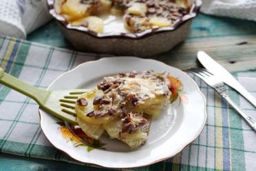 Baked Potatoes and Mushrooms in Sour Cream