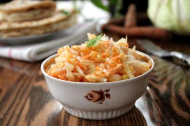 Quick & Healthy Cabbage-Carrot Salad