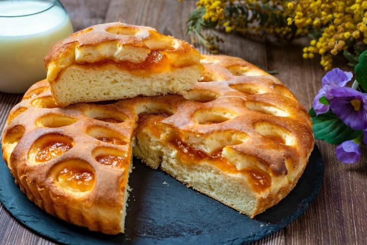 Easy Cottage Cheese and Apricot Jam Yeast Pie Easy Cottage Cheese and Apricot Jam Yeast Pie