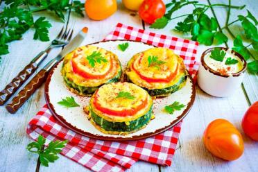 Quick Zucchini, Sausage & Cheese Skillet