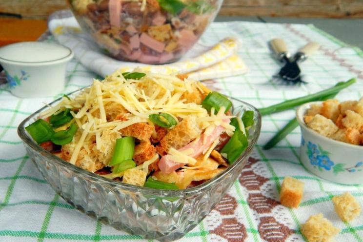 Holiday Ham & Bean Salad with Croutons and Green Onions Holiday Ham & Bean Salad with Croutons and Green Onions