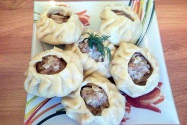 Steamed Beef Manti in a Pressure Cooker