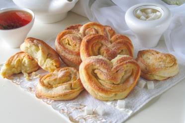 Sweet Yeast Dough Pies
