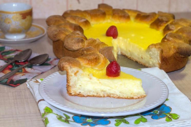 Tatar-Style Yeast and Sour Cream Pie Tatar-Style Yeast and Sour Cream Pie
