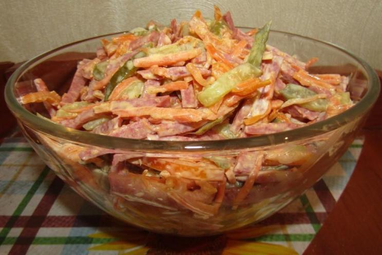Quick Korean-Style Salad with Smoked Sausage and Carrots Quick Korean-Style Salad with Smoked Sausage and Carrots
