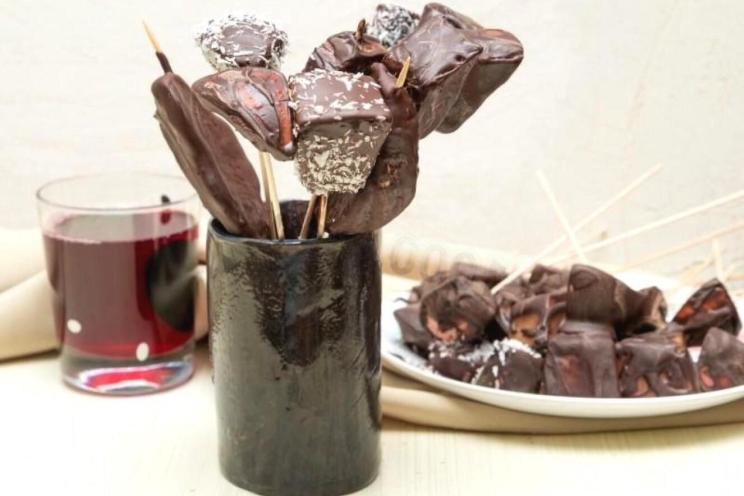 Chocolate-Dipped Fruit Medley