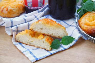Oven-Baked Cheese Cheesecakes