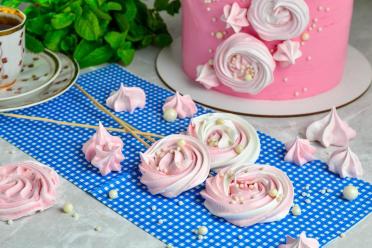 Elegant Water-Bath Meringue Decorations