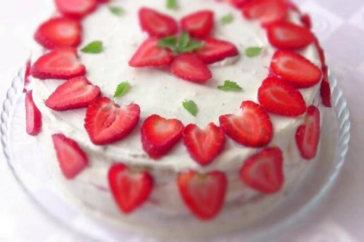 Strawberry Delight Cake