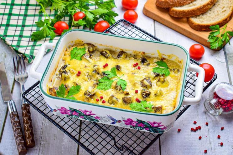 Baked Creamy Meat with Mushrooms Baked Creamy Meat with Mushrooms