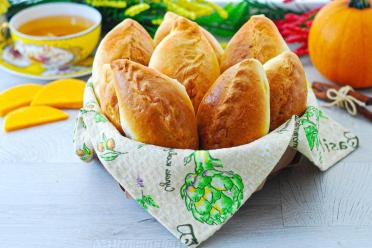 Pumpkin Sweet Pies: Oven-Baked Yeast Dough Recipe