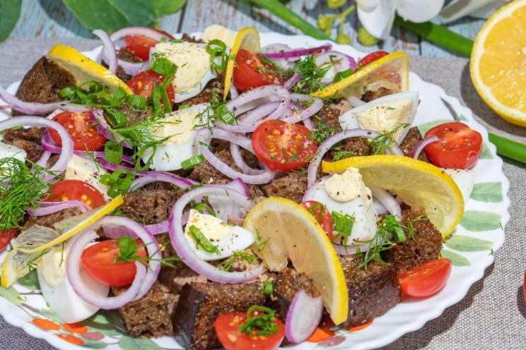 Cod Liver Salad with Croutons, Tomatoes, and Onions
