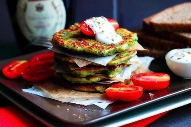 Cheesy Broccoli Breakfast Fritters