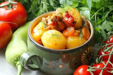 Hearty Russian Potato Cauldron Roast