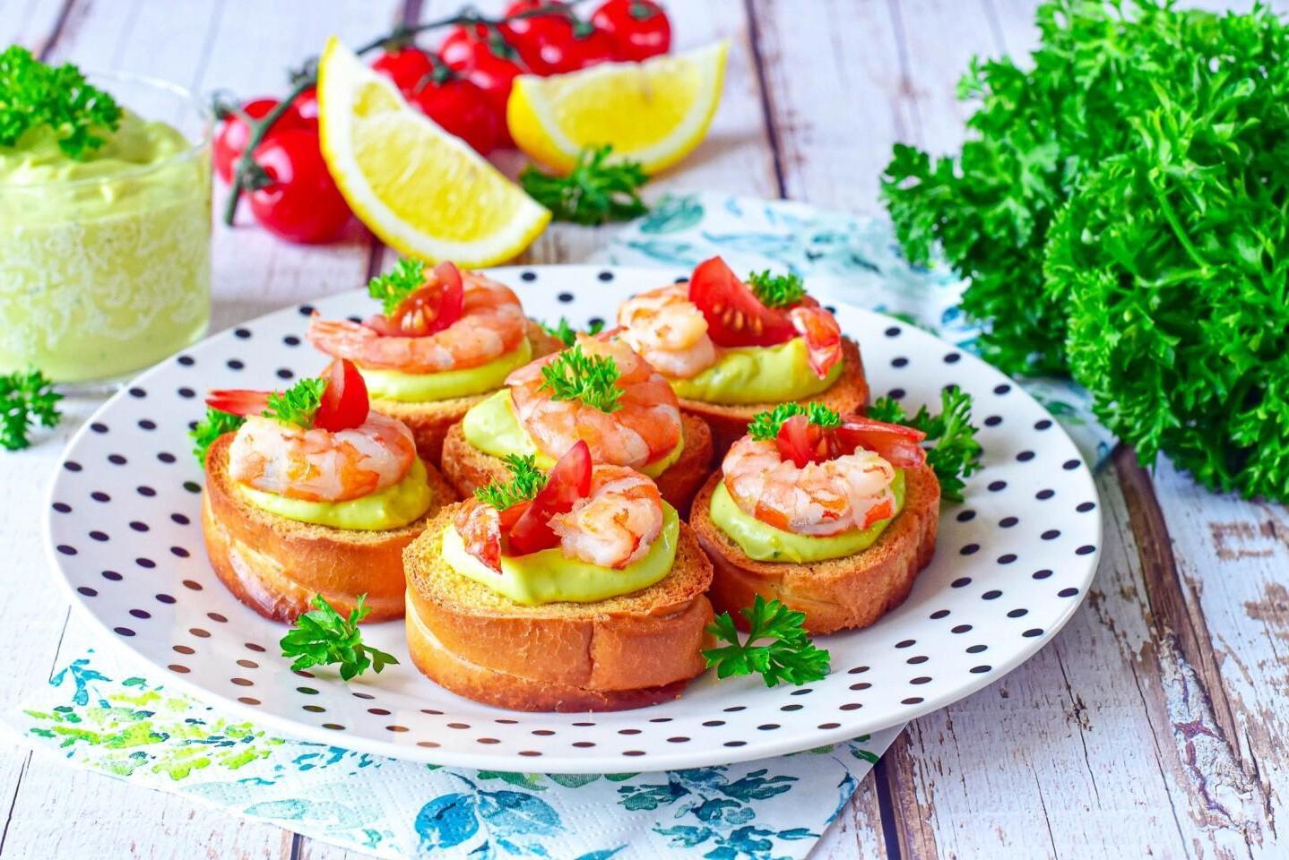 Avocado Shrimp Bruschetta: Elegant Holiday Appetizer