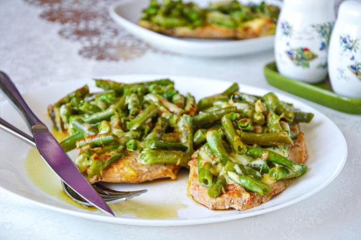 Quick and Easy Oven-Baked Chicken with Green Beans Quick and Easy Oven-Baked Chicken with Green Beans