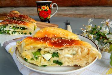 Quick Onion and Egg Pastry Roll