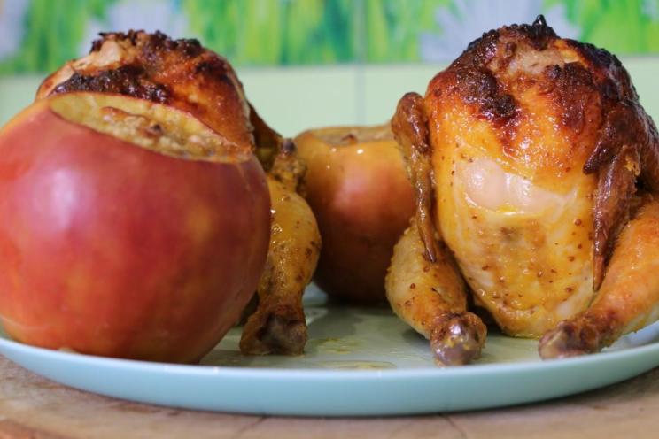 Caramelized Chicken with Apples and Gherkins Caramelized Chicken with Apples and Gherkins