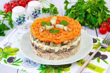 Flavorful Isabella Salad with Korean Carrots and Smoked Meats