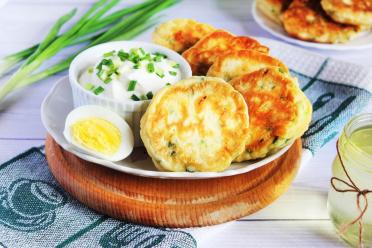 Quick Egg and Green Onion Pies