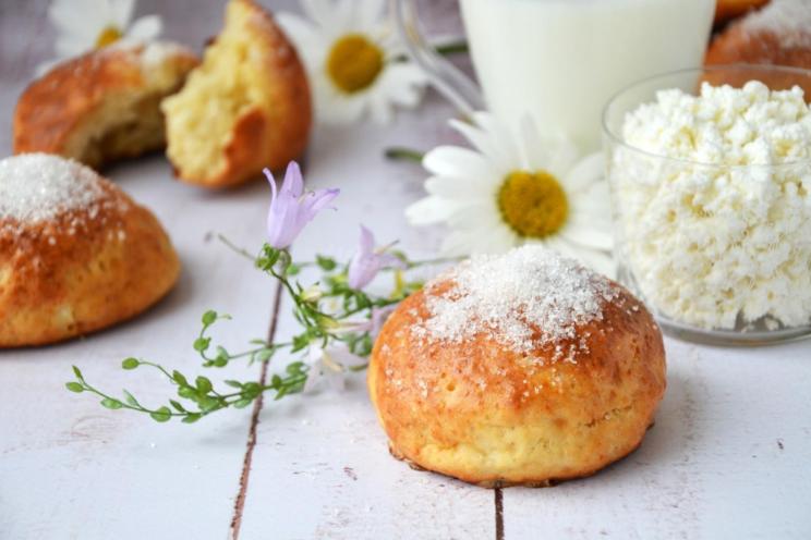 Fluffy Vanilla Cottage Cheese Buns (No Yeast)
