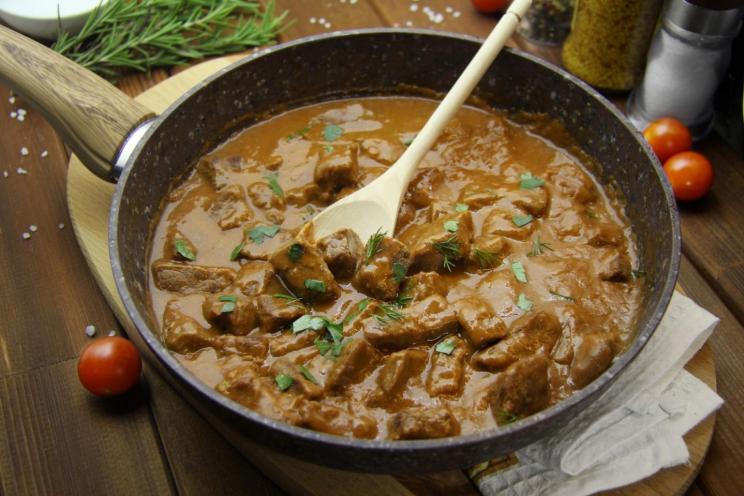 Tender Veal Goulash with Rich Gravy Tender Veal Goulash with Rich Gravy