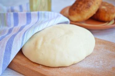 Versatile Quick Yeast Dough for Any Pie