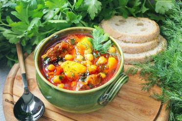 Beef and Chickpea Bozbash Soup