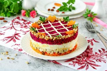 Chicken Raisin Nut Salad Delight