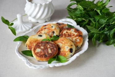 Quick & Delicious Raisin Cheesecakes