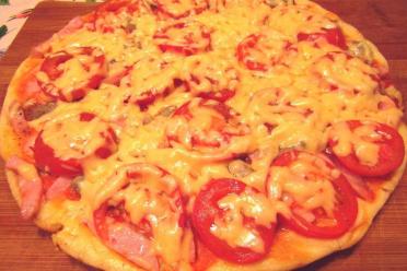 10-Minute Ham and Mushroom Pan Pizza