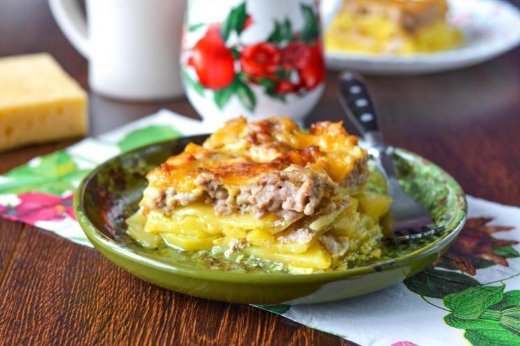 Baked Stuffed Potatoes with Minced Meat and Cheese Baked Stuffed Potatoes with Minced Meat and Cheese