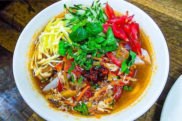 Spicy Karakol Ashlamfu: A Unique Cold Noodle Soup