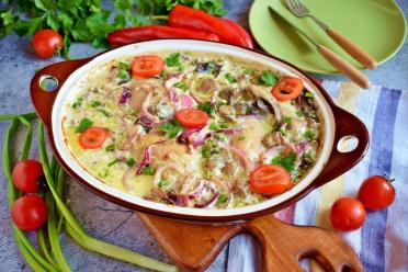Oven-Baked Chicken in Creamy Sour Cream Sauce