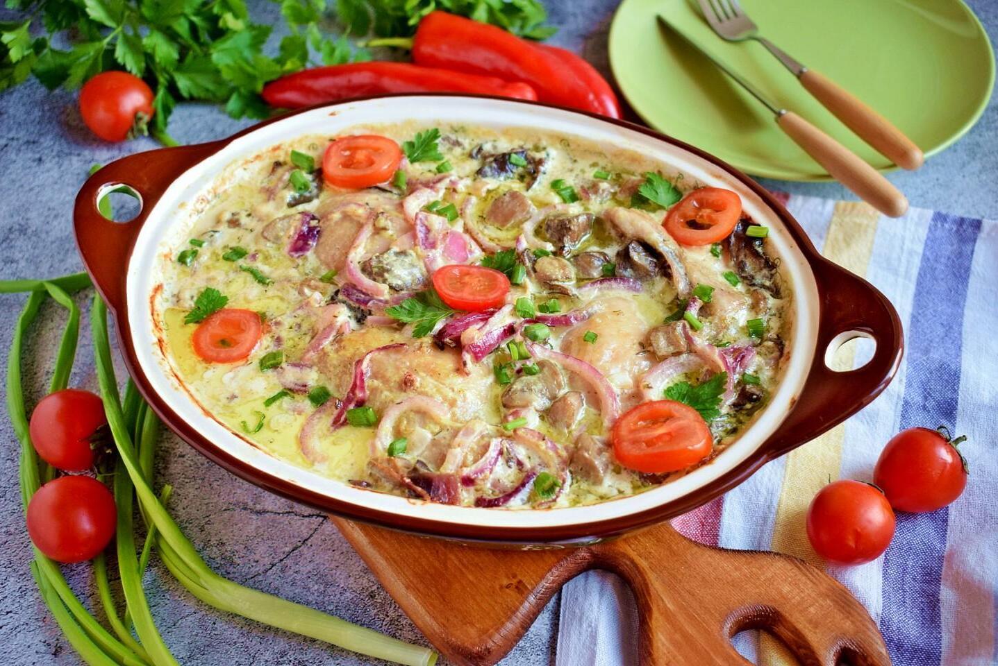 Oven-Baked Chicken in Creamy Sour Cream Sauce Oven-Baked Chicken in Creamy Sour Cream Sauce