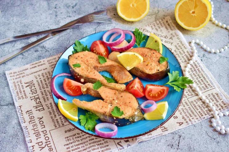 Oven-Baked Juicy Pink Salmon Steaks in Foil