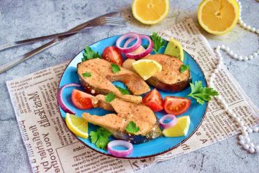 Oven-Baked Juicy Pink Salmon Steaks in Foil