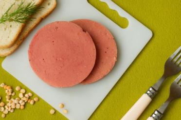 Pea-Based Vegetarian Sausage with Aromatic Spices