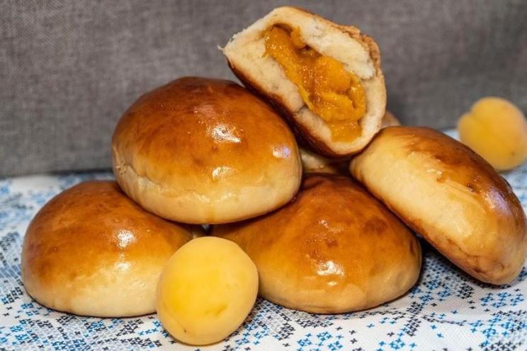 Fluffy Apricot Yeast Pies on Kefir