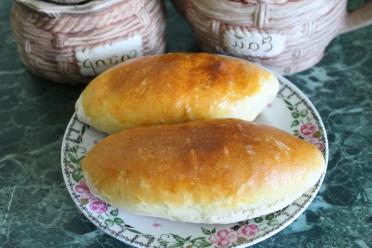 Cabbage and Egg Yeast Dough Pies